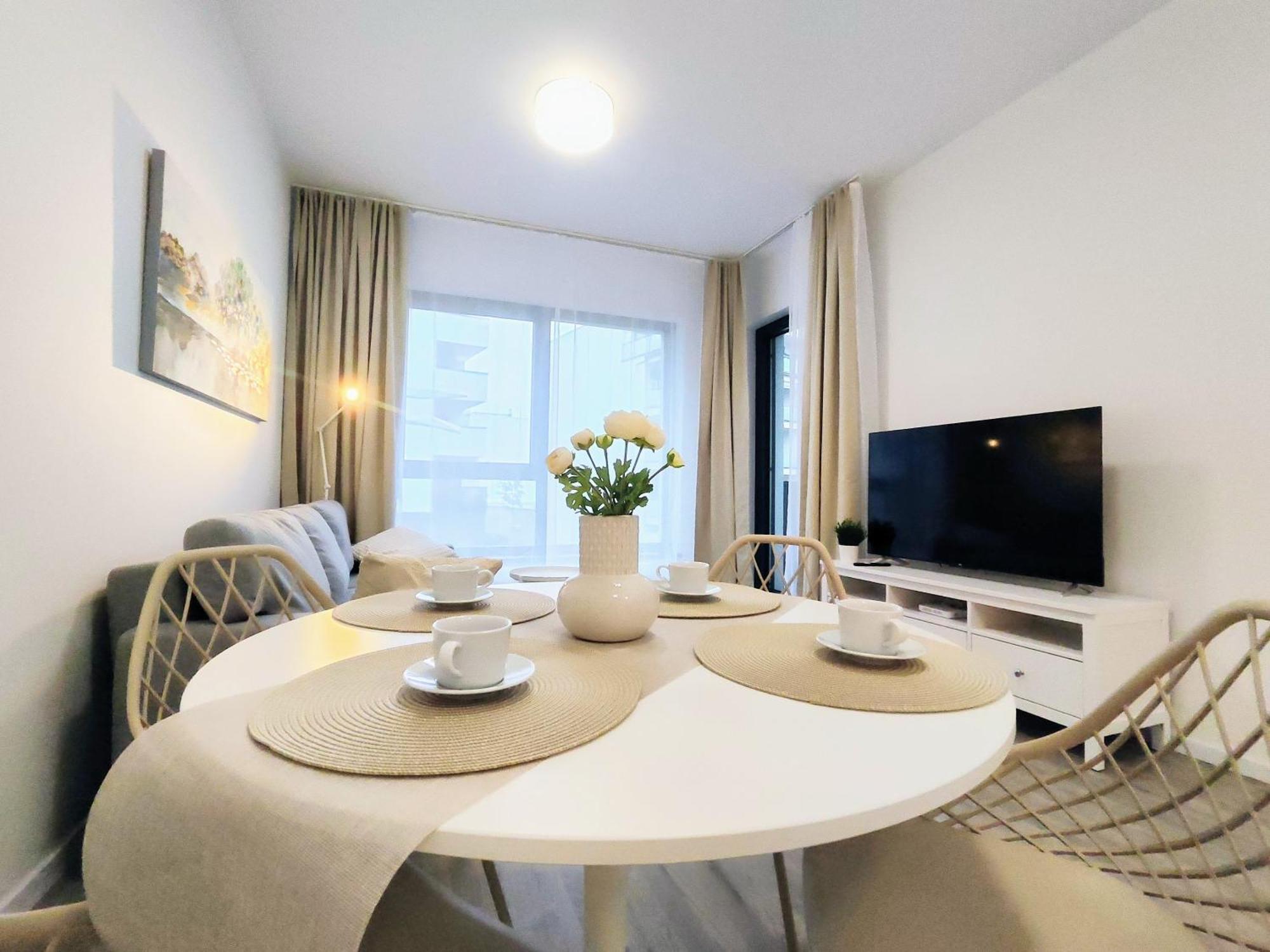 Wings - Brand New - Presidential Garden - Free Parking Pressburg