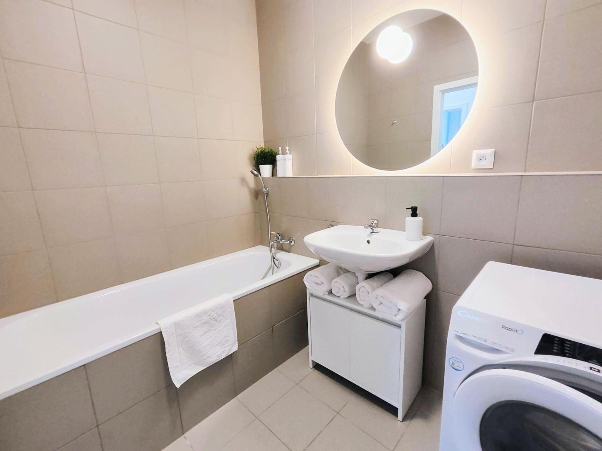 Wings - Brand New - Presidential Garden - Free Parking Apartment